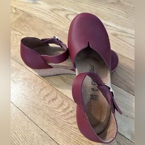 Mary Ring-Buckle in Red 38